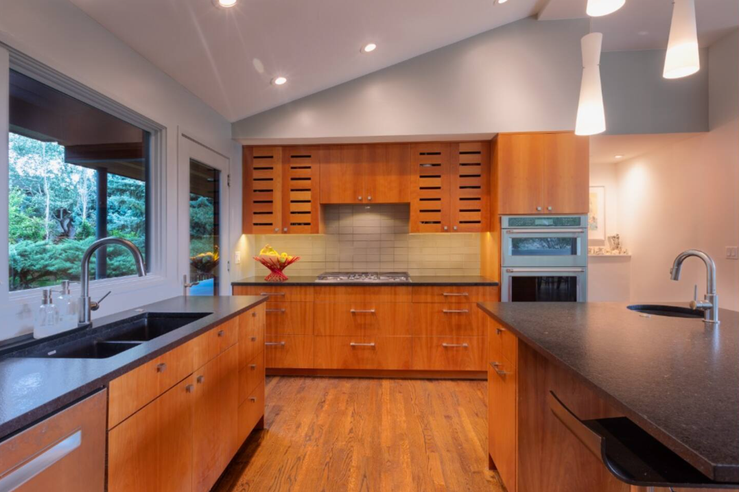 Real Estate: Kitchen